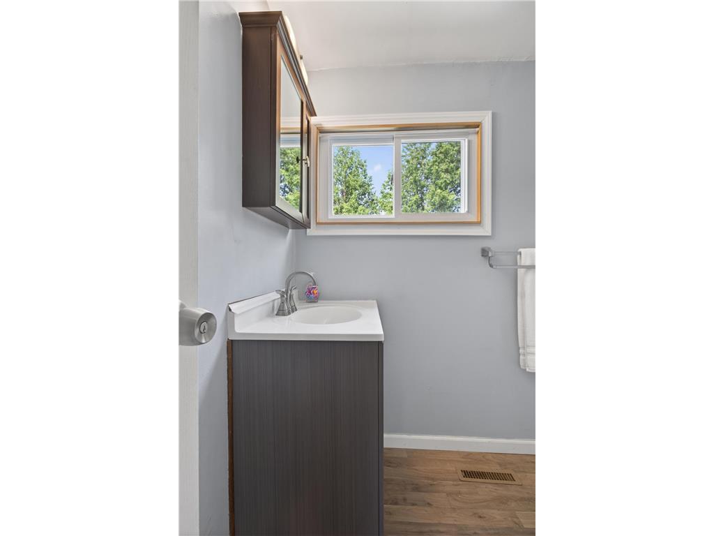2401 14th Avenue E North Saint Paul MN 55109 7081554 image17
