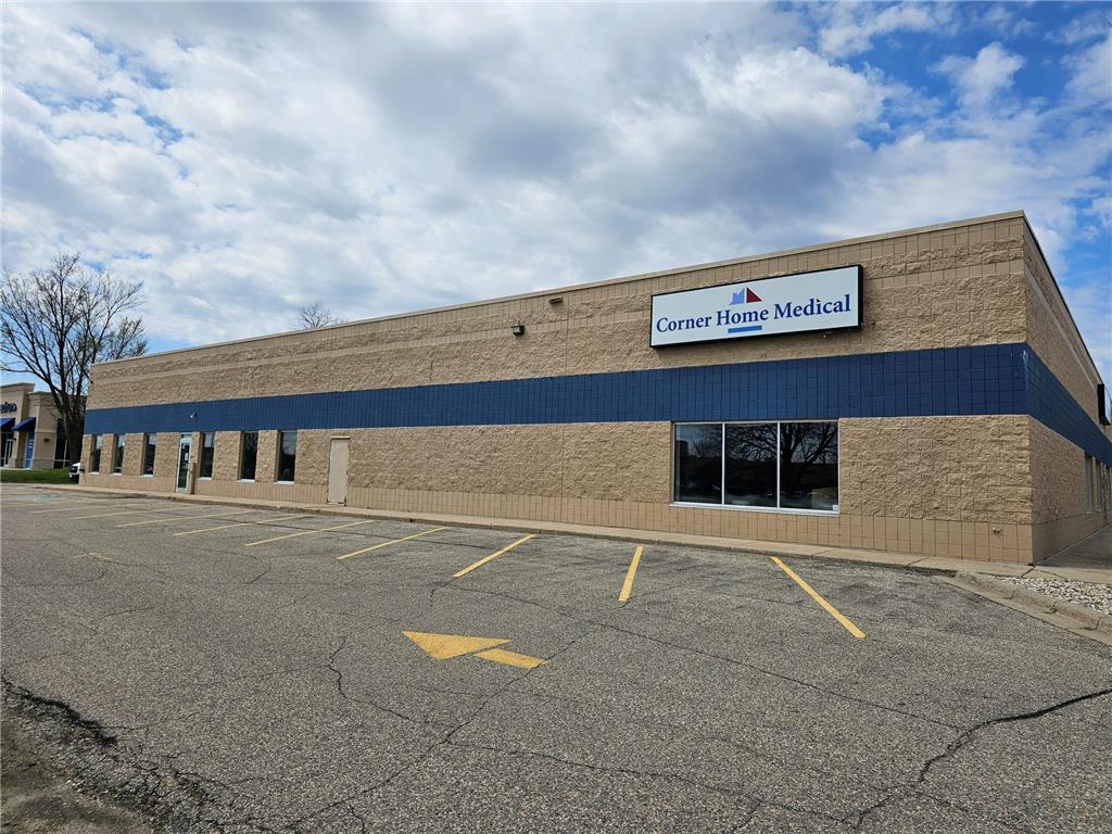 2401 & 2424 1st Street S Willmar MN 56201 7063785 image1