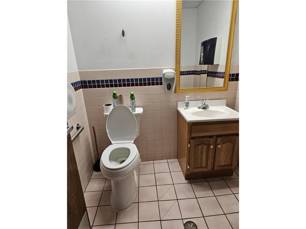 2401 & 2424 1st Street S Willmar MN 56201 7063785 image10