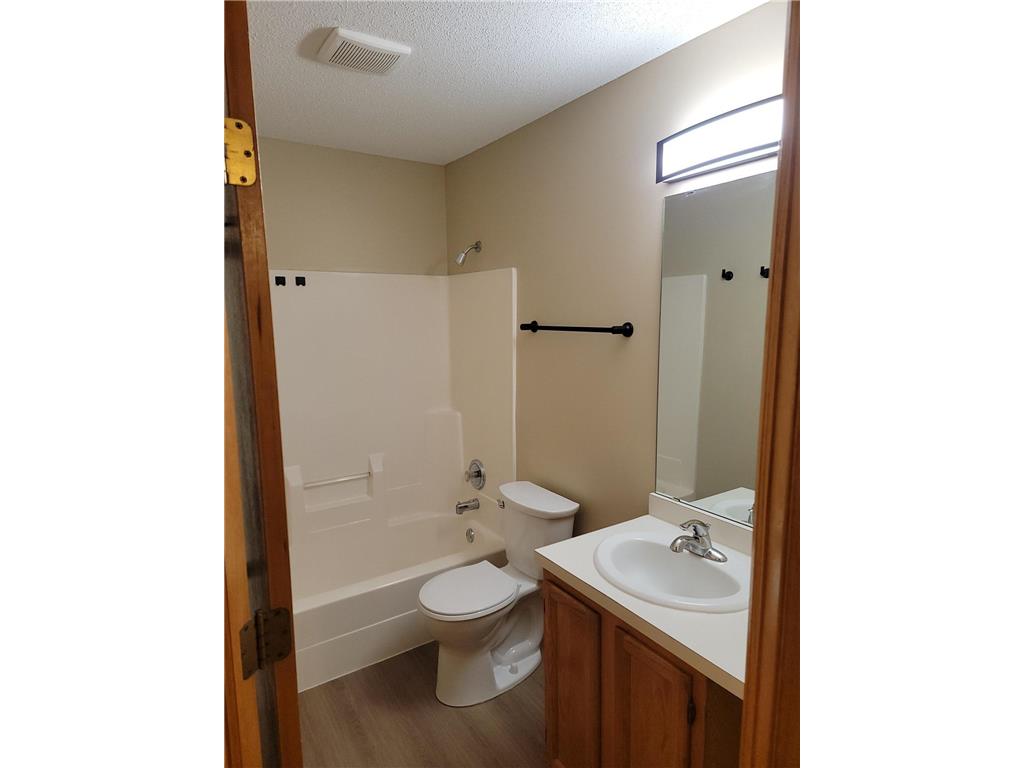 2401 Brenner Court Roseville MN 55113 7108835 image10