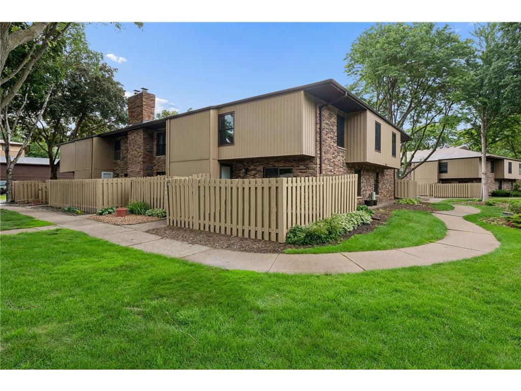 2401 Unity Avenue N Golden Valley MN 55422 7098638 image1