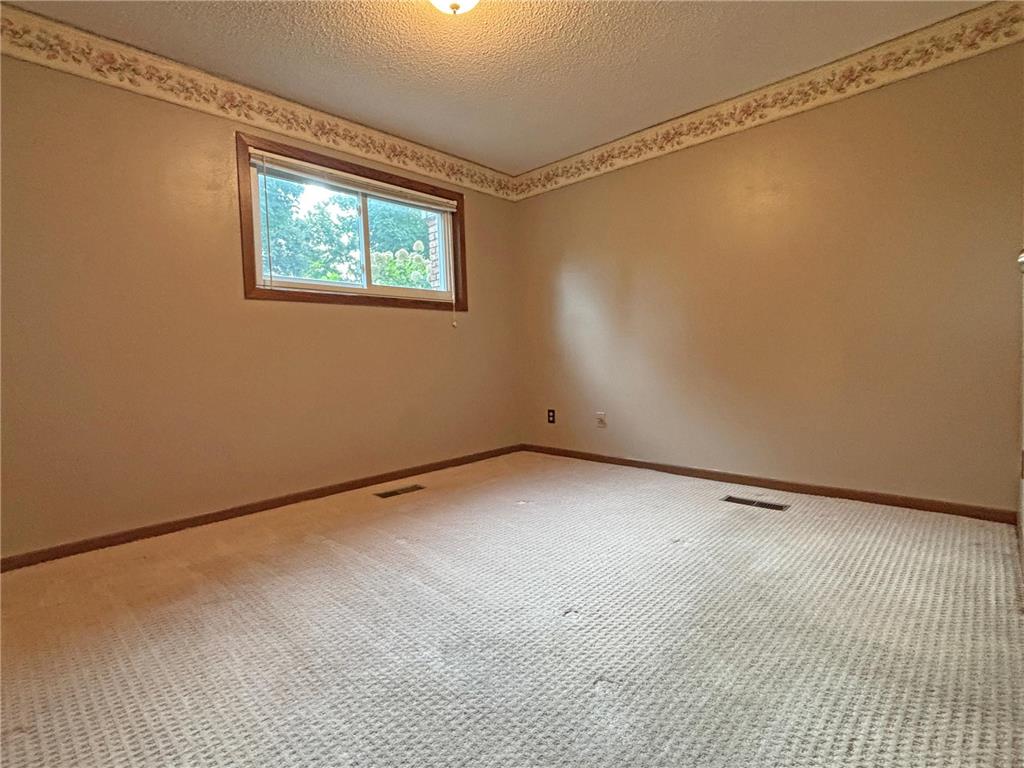 2402 Kenwood Drive SW Willmar MN 56201 6791270 image13