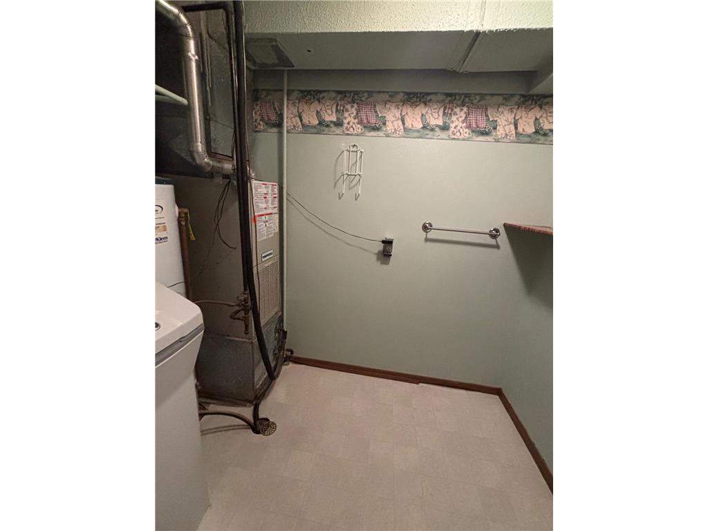 2402 Kenwood Drive SW Willmar MN 56201 6791270 image16