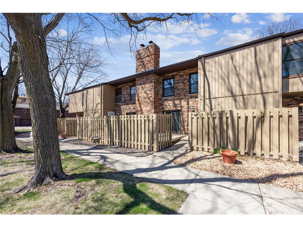 2403 Unity Avenue N Golden Valley MN 55422 6700065 image1