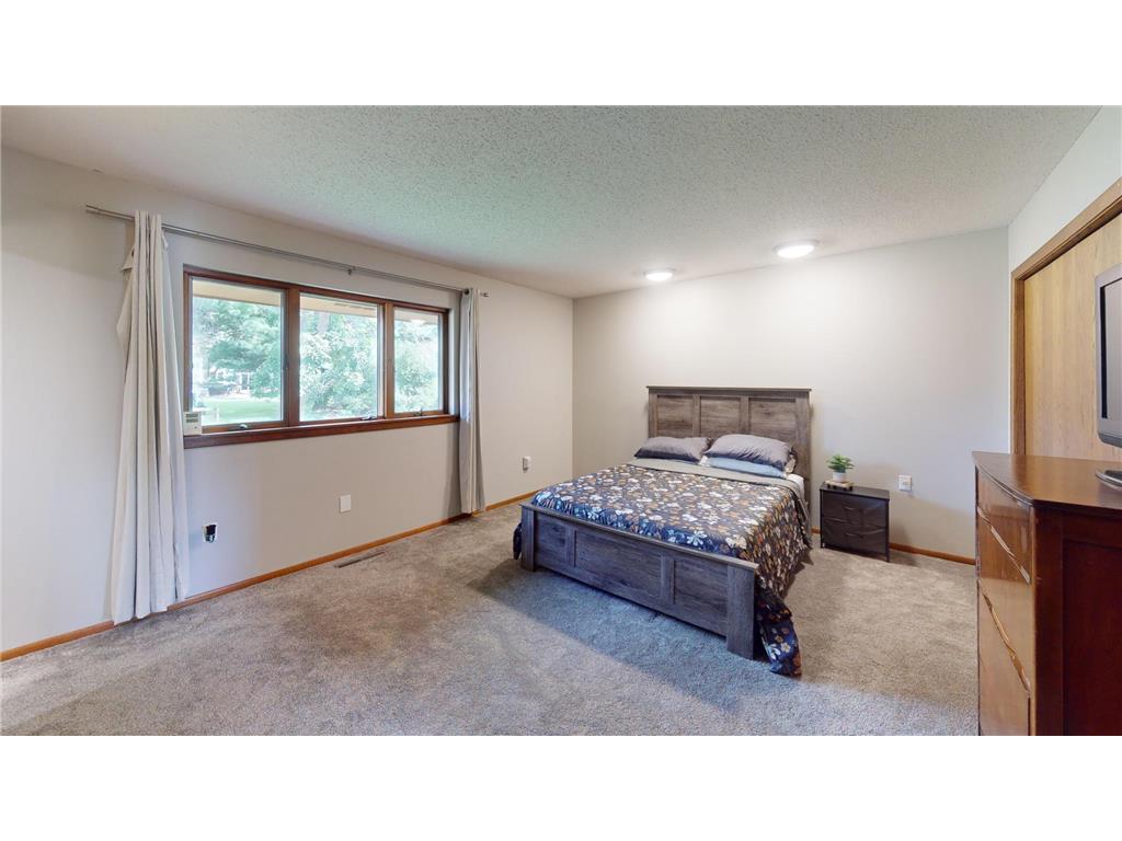 2404 8th Avenue SW Austin MN 55912 6776090 image42