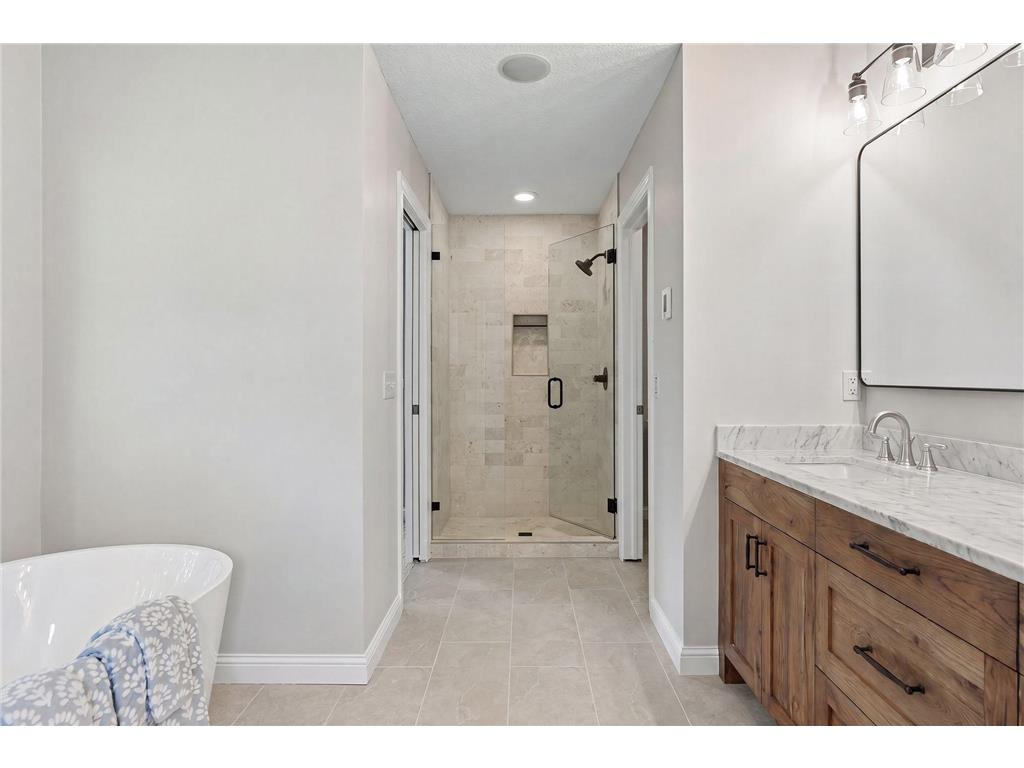 2404 Fieldstone Curve Woodbury MN 55129 7099487 image36
