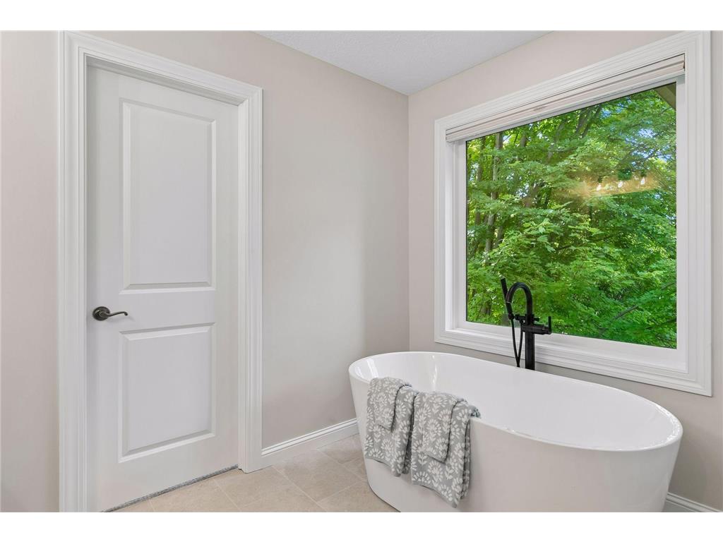 2404 Fieldstone Curve Woodbury MN 55129 7099487 image37