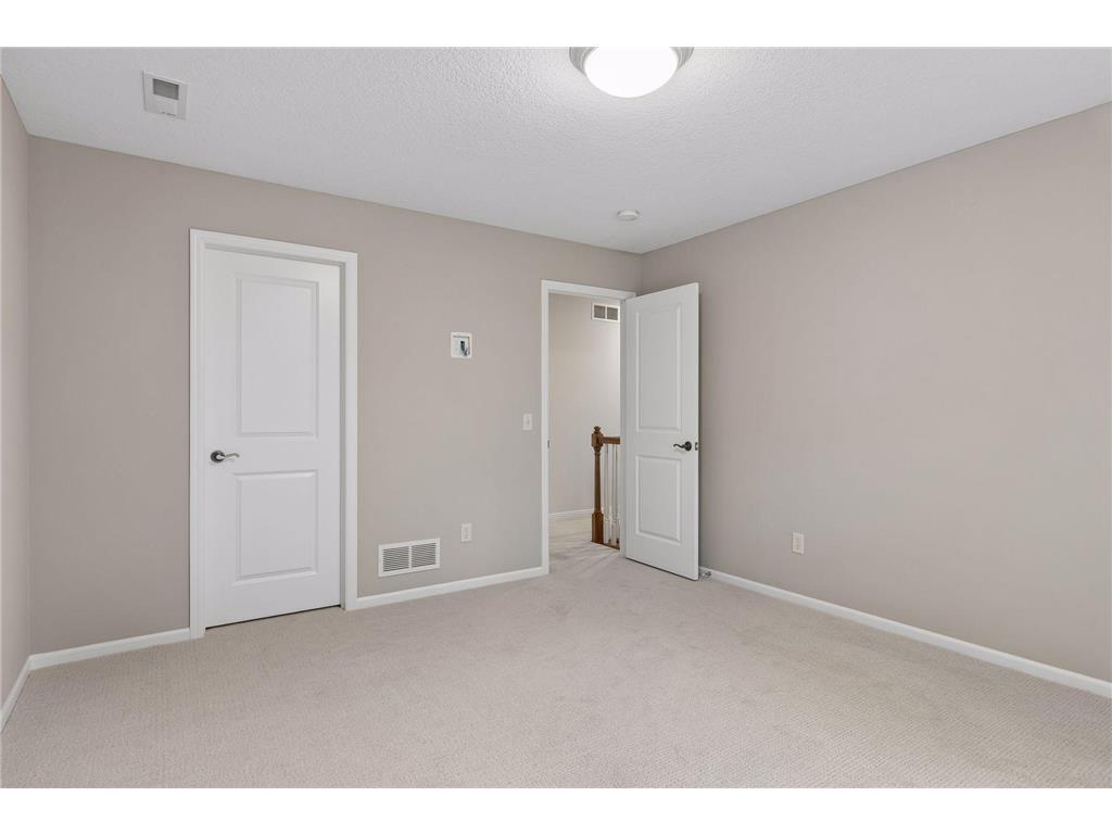 2404 Fieldstone Curve Woodbury MN 55129 7099487 image41