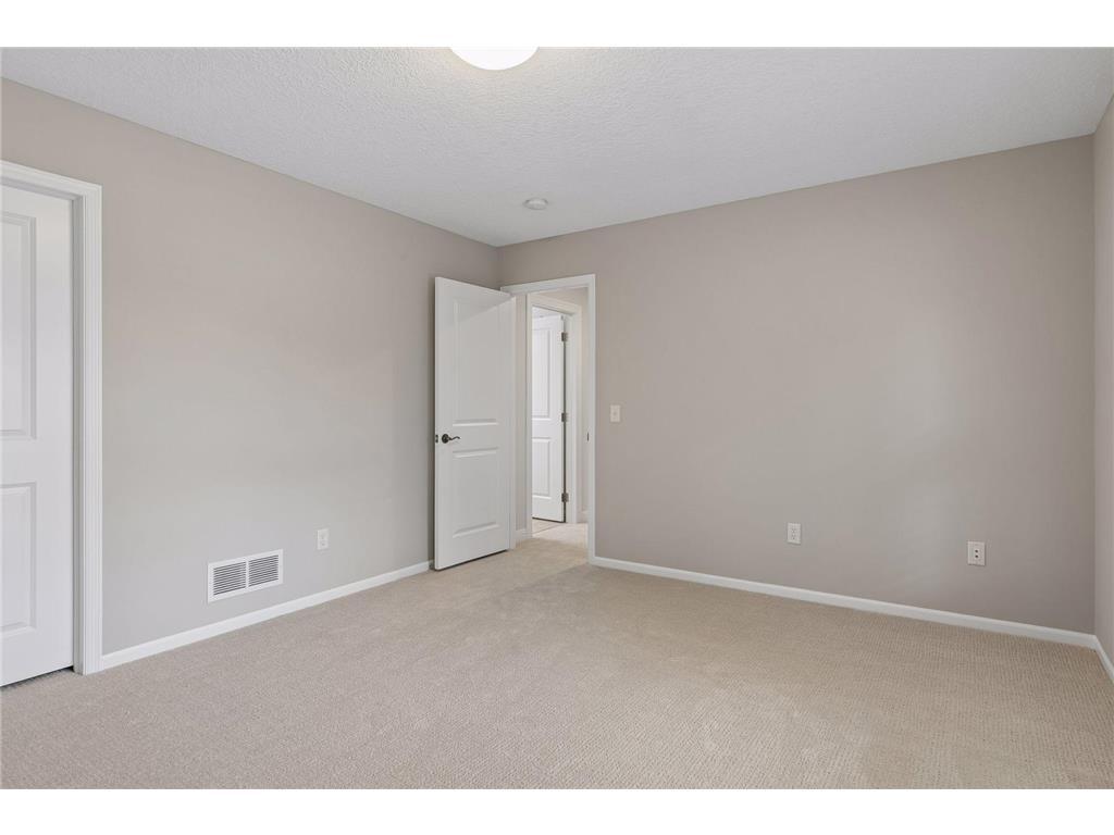 2404 Fieldstone Curve Woodbury MN 55129 7099487 image45