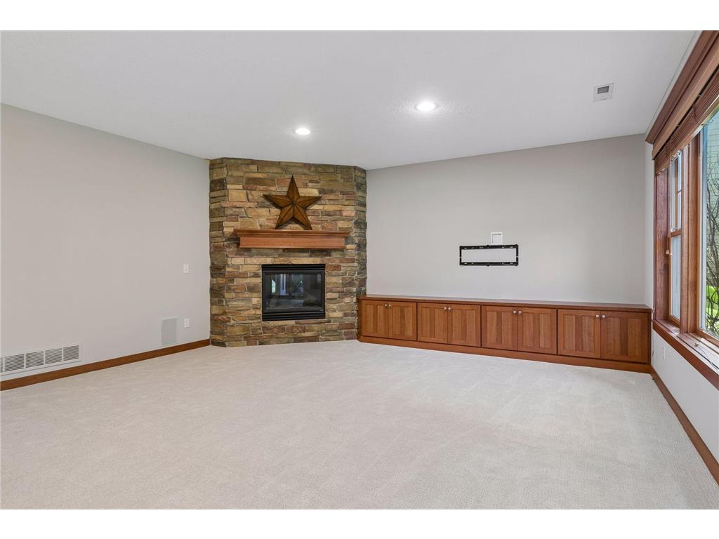 2404 Fieldstone Curve Woodbury MN 55129 7099487 image48