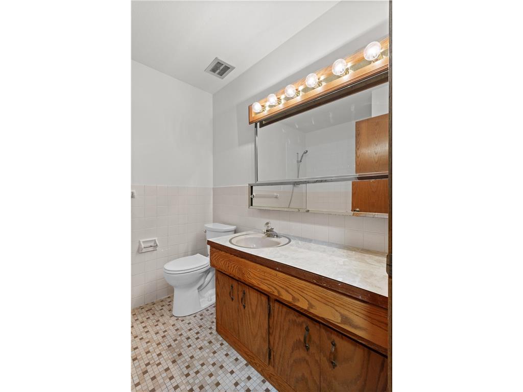 2404 Hayes Court Burnsville MN 55337 6825429 image17