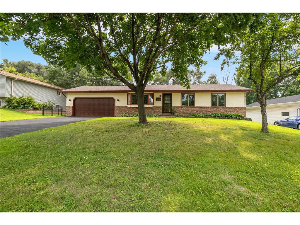 2405 Friendship Lane Burnsville MN 55337 6764295 image1