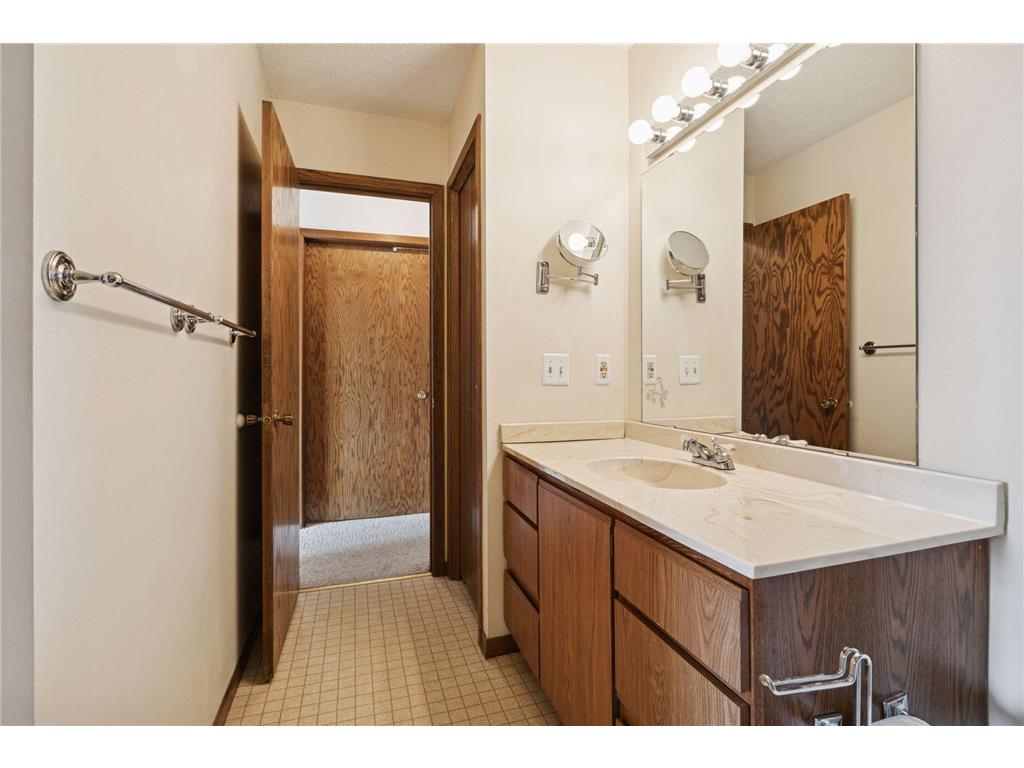 2406 County Road D W #4 Roseville MN 55112 7014255 image12