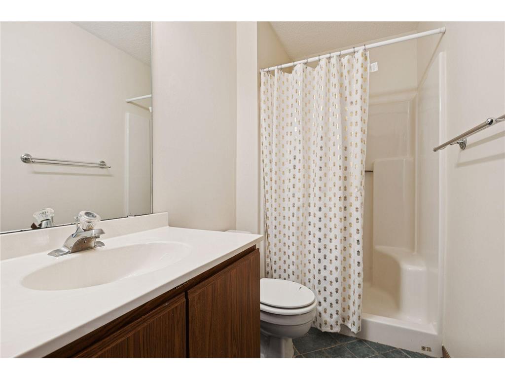 2406 County Road D W #4 Roseville MN 55112 7014255 image17