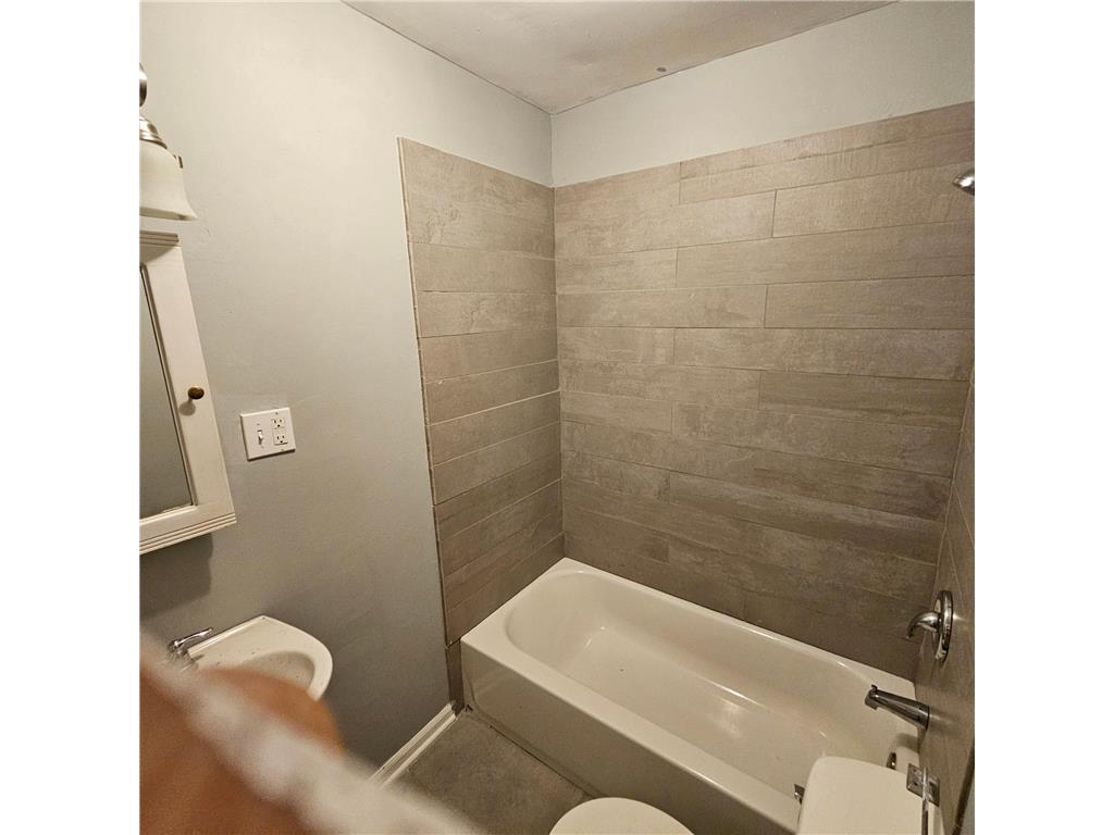 2407 N 4th Minneapolis MN 55411 7069249 image19