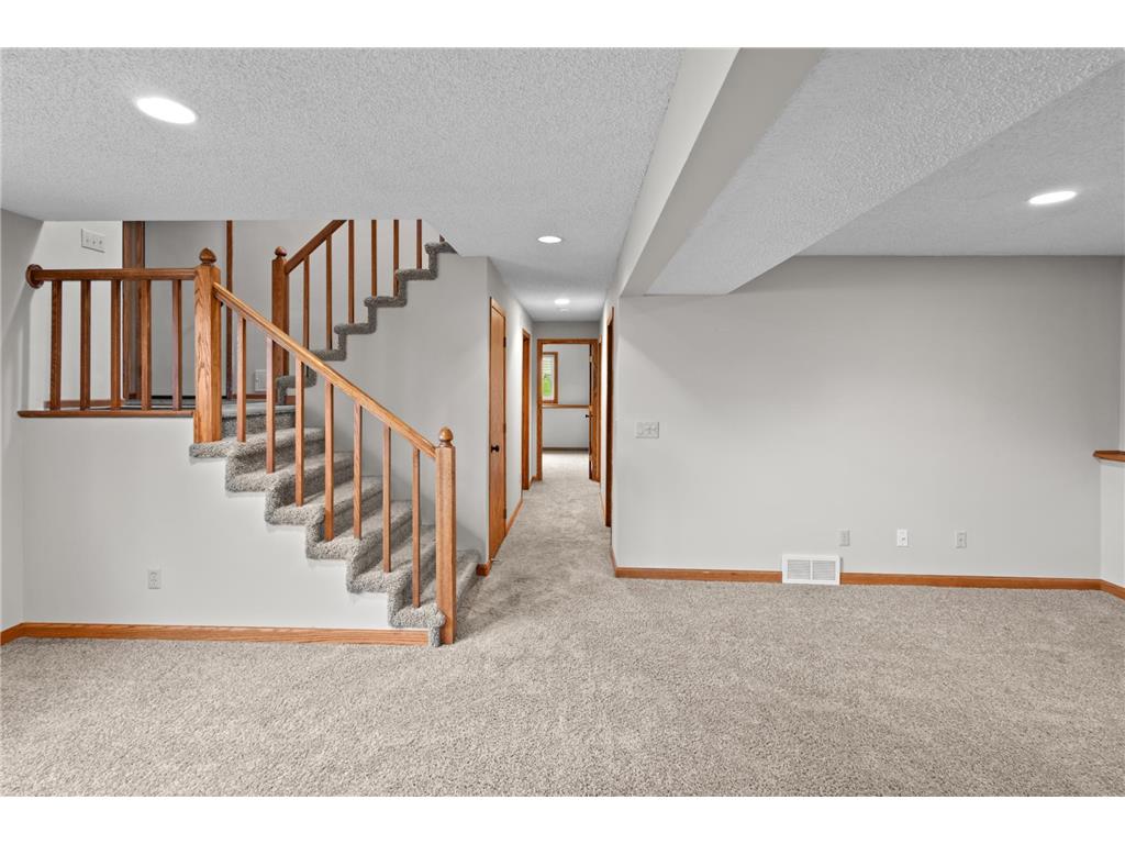 2408 Crestmount Lane Burnsville MN 55306 7077877 image11