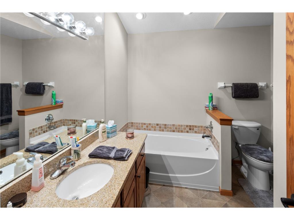 2408 Crestmount Lane Burnsville MN 55306 7077877 image9