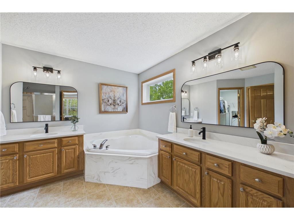 2409 Golf Drive Woodbury MN 55129 7086508 image25