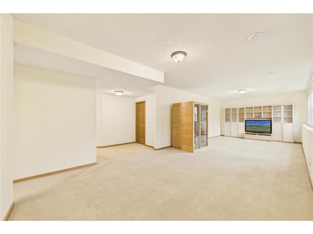 2409 Golf Drive Woodbury MN 55129 7086508 image32