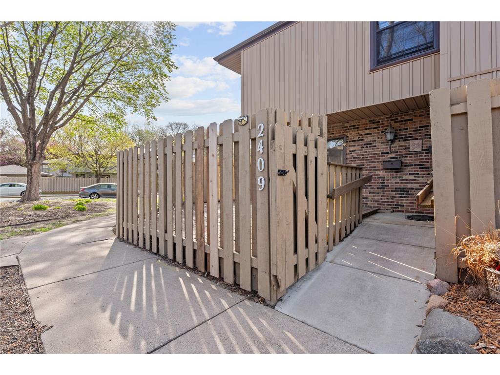 2409 Unity Avenue N Golden Valley MN 55422 7056874 image1