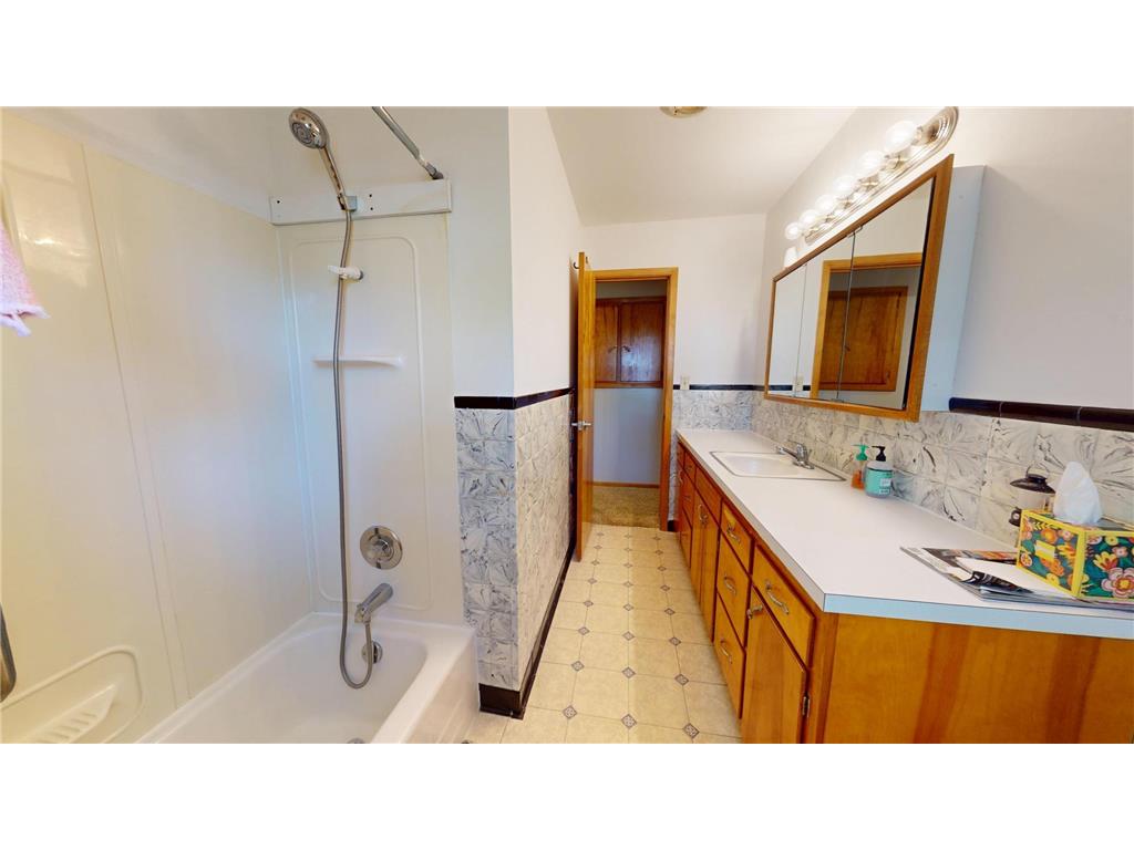 241 5th Street SE Glenville MN 56036 7072406 image11