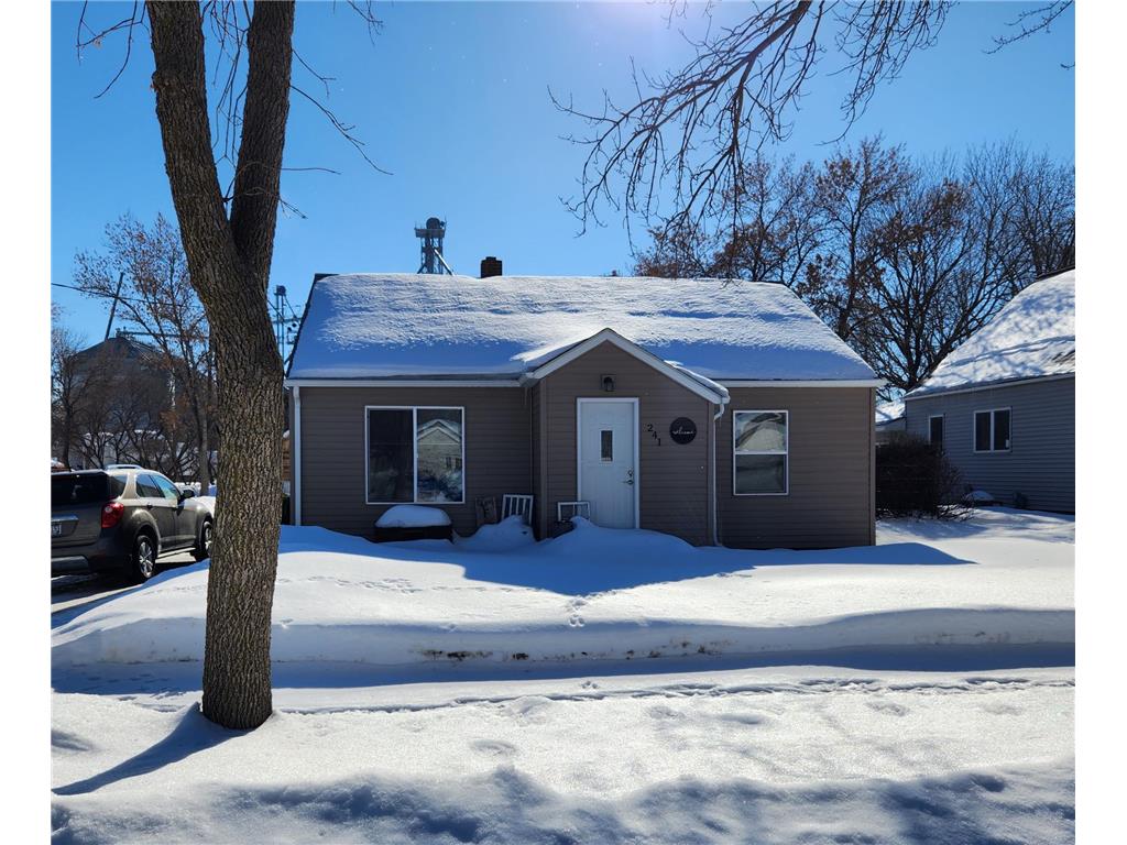 241 W Howard Street Edgerton MN 56128 6331012 image1