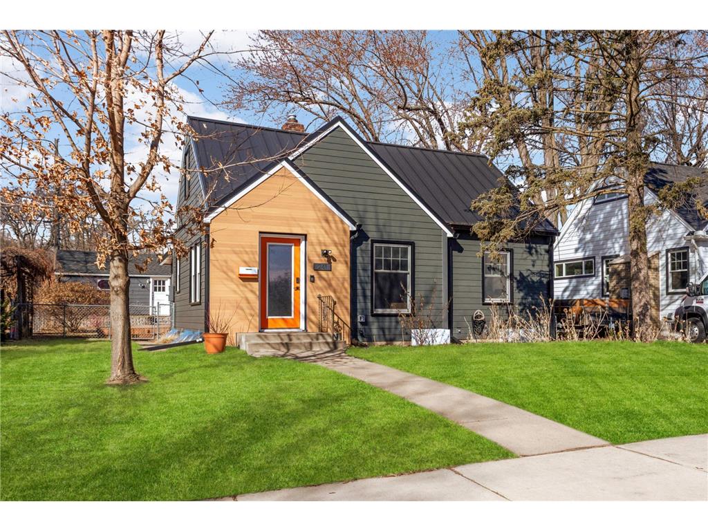 241 Washburn Avenue N Minneapolis MN 55405 6687066 image1