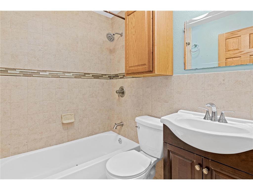2411 Madison Street NE Minneapolis MN 55418 7077669 image17