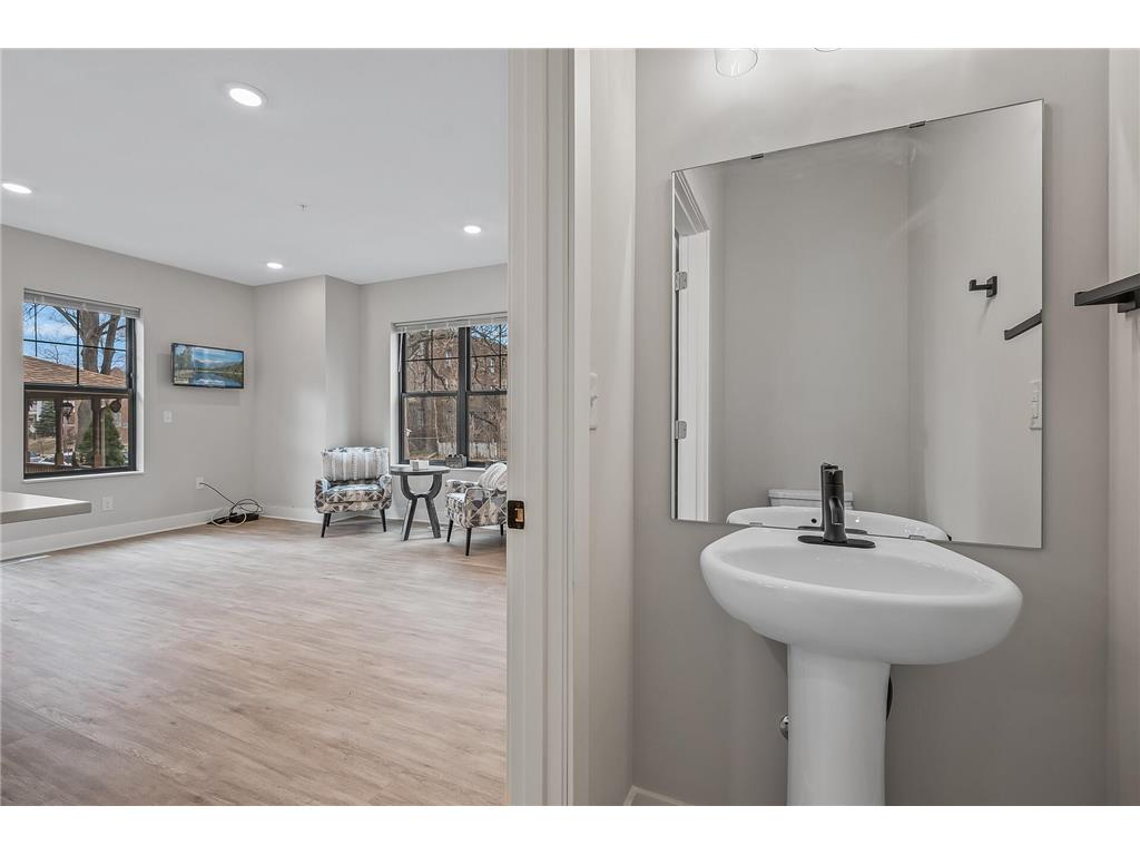 2413 1st Avenue S Minneapolis MN 55404 7045824 image25
