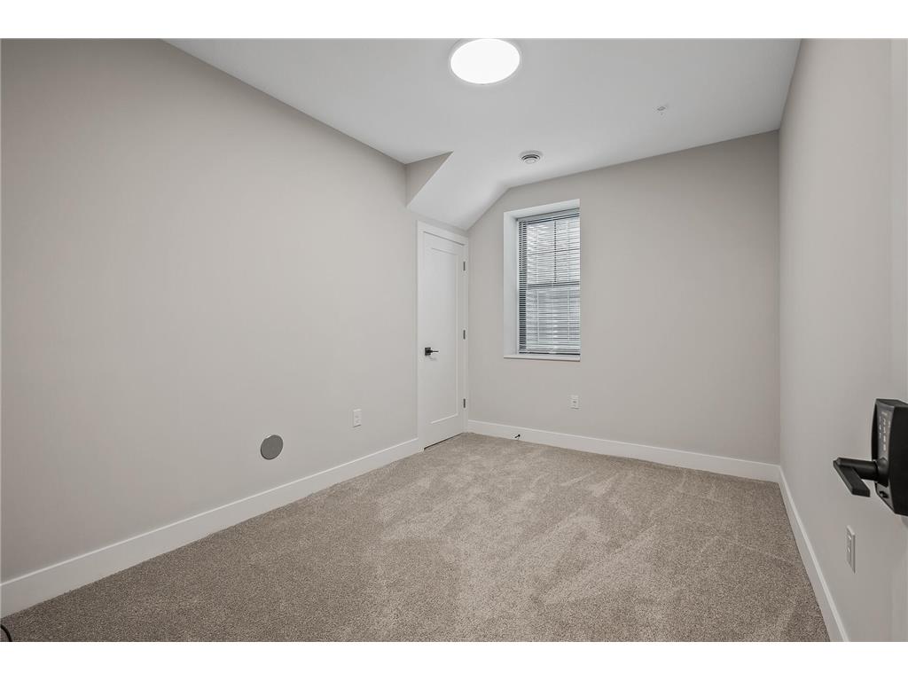 2413 1st Avenue S Minneapolis MN 55404 7045824 image28