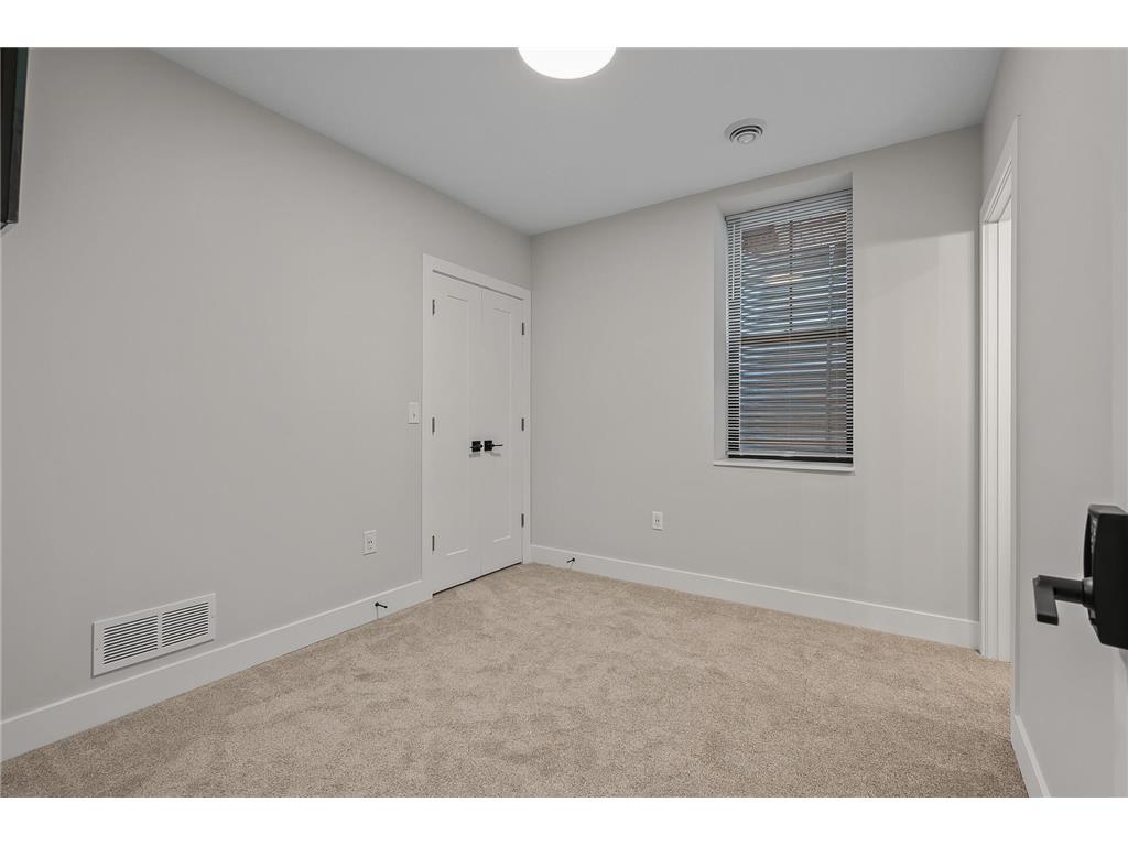 2413 1st Avenue S Minneapolis MN 55404 7045824 image47