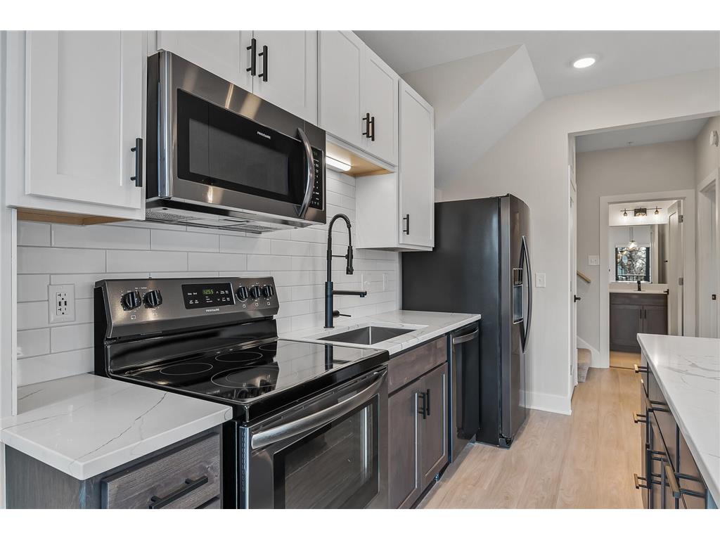 2413 1st Avenue S Minneapolis MN 55404 7045824 image81