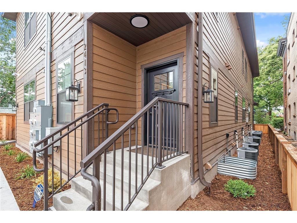 2413 1st Avenue S Minneapolis MN 55404 7045824 image9