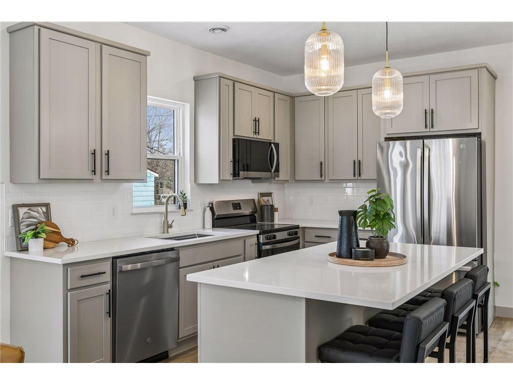 2414 Como Avenue SE Minneapolis MN 55414 7052436 image1