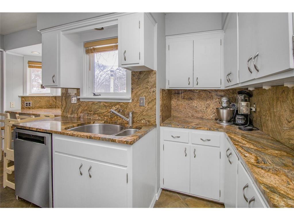 2414 W Old Shakopee Road Bloomington MN 55431 7009876 image5