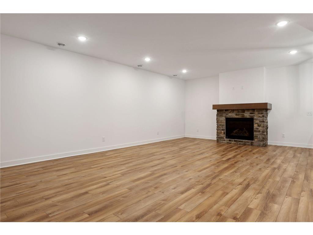 2415 Laurie Court W Roseville MN 55113 6790737 image52