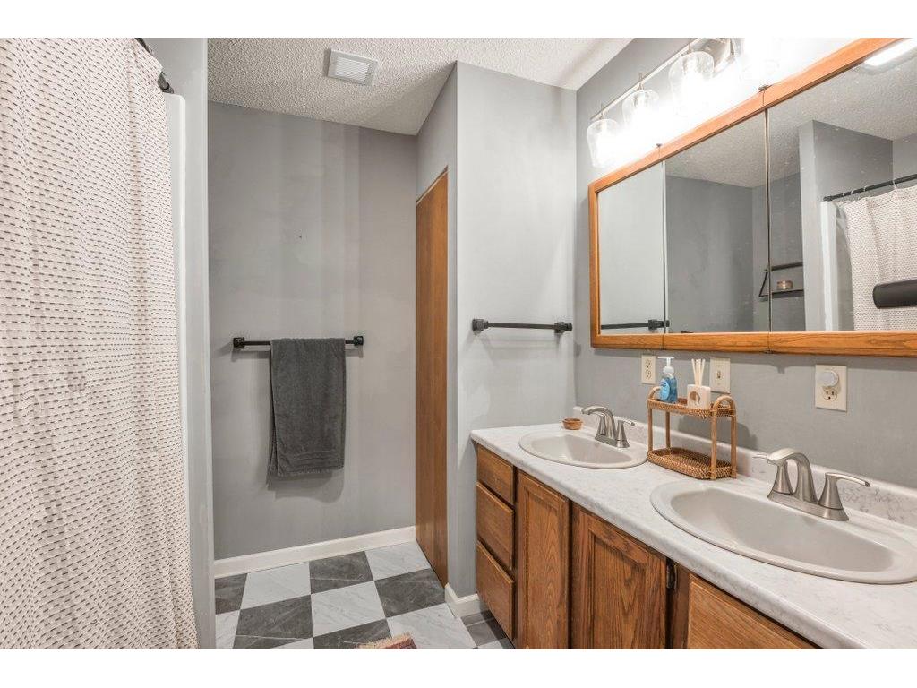 2416 20th Avenue East Farmington WI 54020 7107160 image20