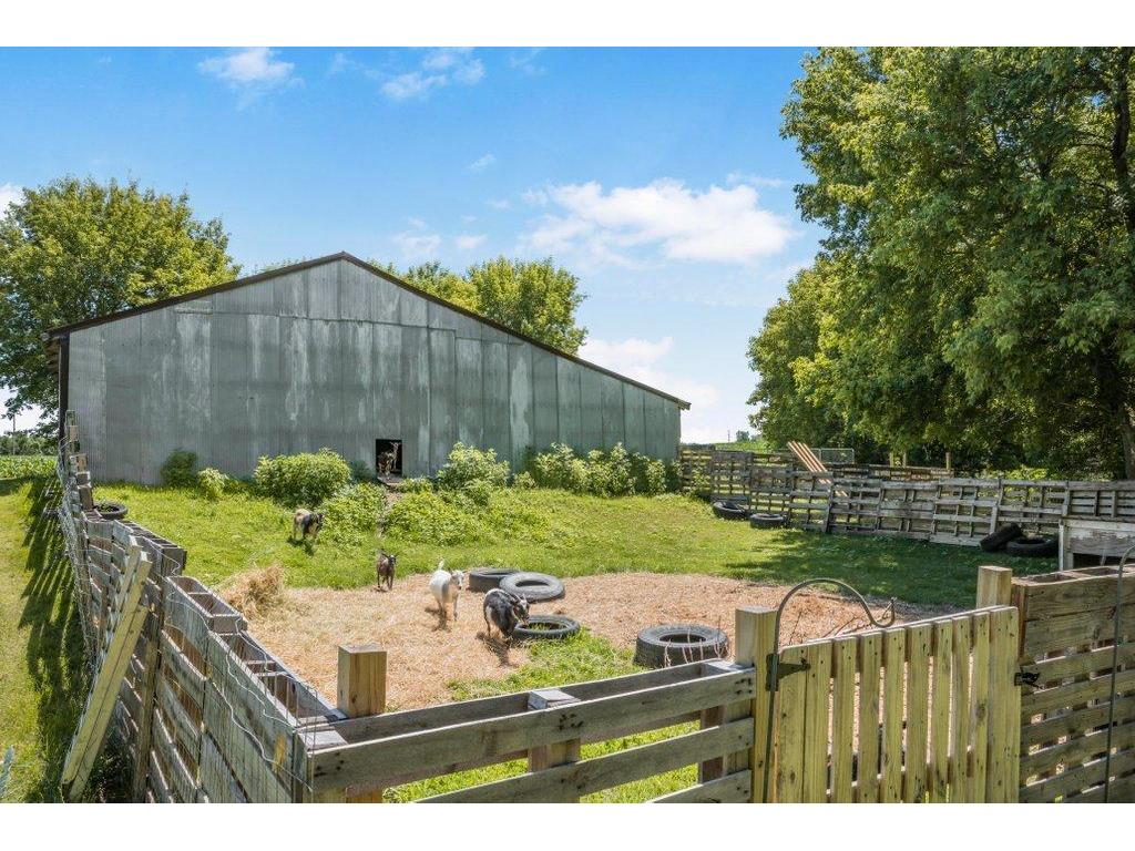 2416 20th Avenue East Farmington WI 54020 7107160 image29
