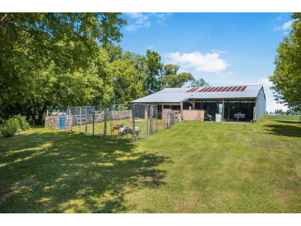 2416 20th Avenue East Farmington WI 54020 7107160 image3