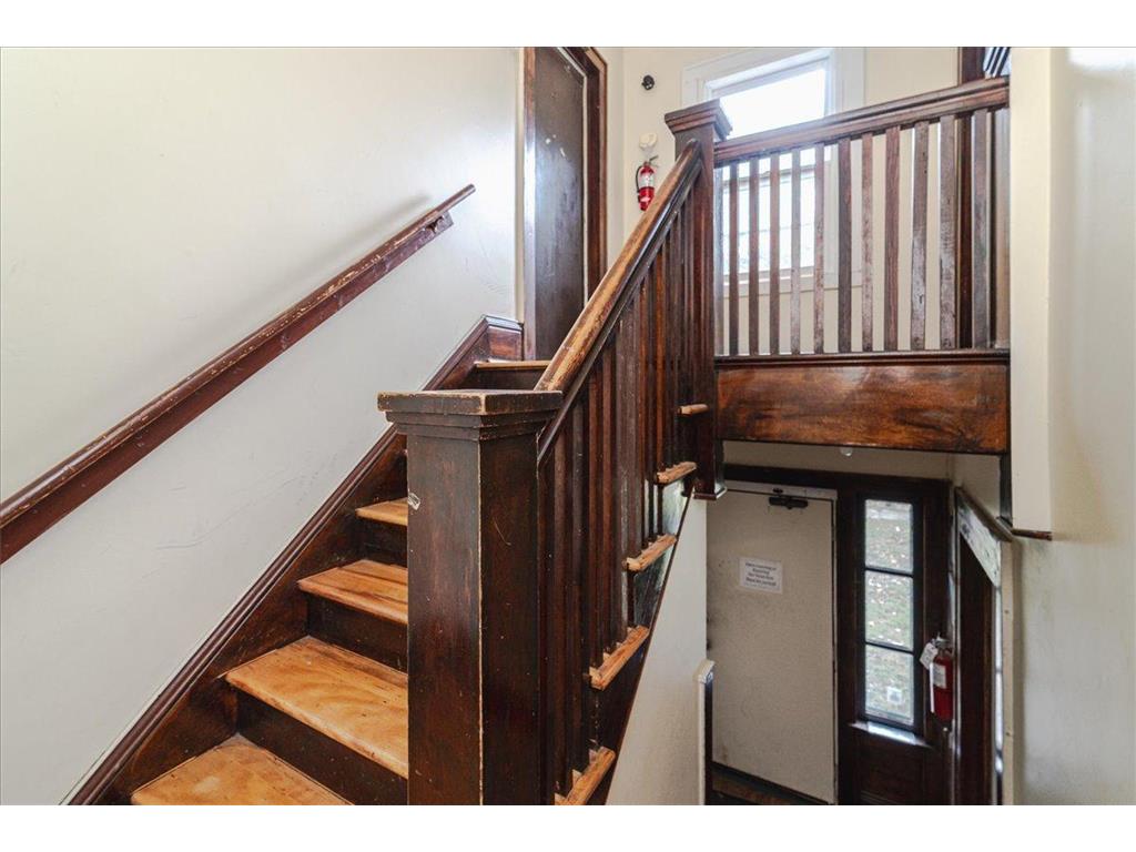 2416 4th Avenue S Minneapolis MN 55404 6780431 image18