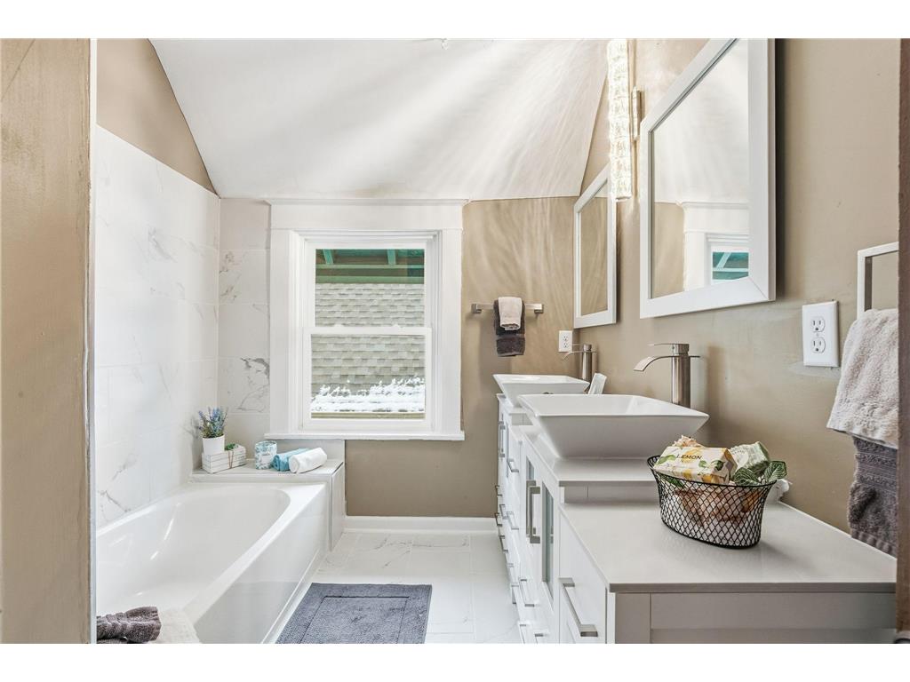 2416 Harriet Avenue Minneapolis MN 55405 7014307 image23