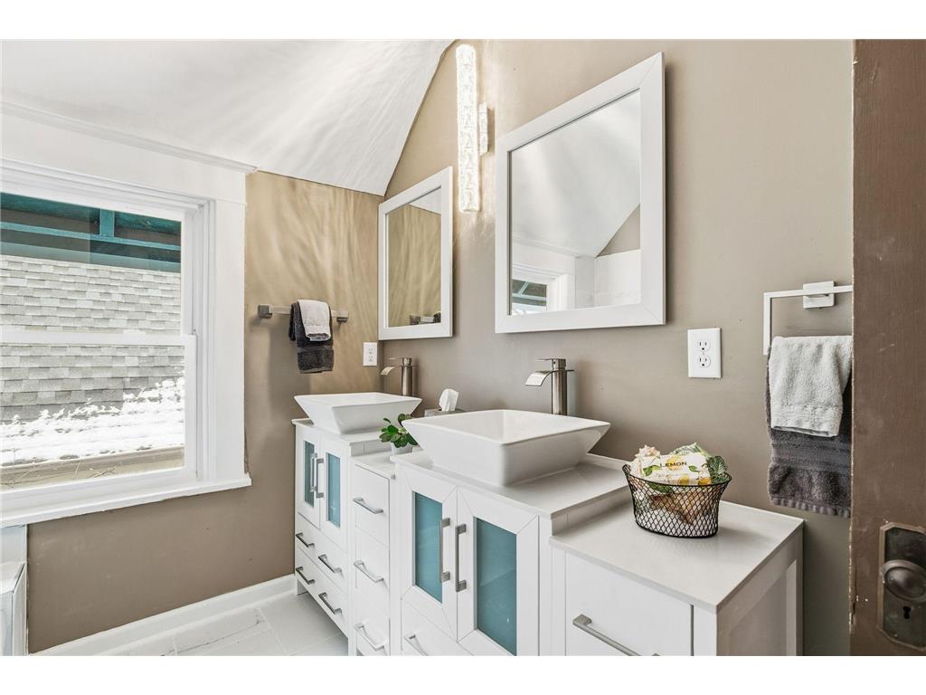 2416 Harriet Avenue Minneapolis MN 55405 7014307 image24