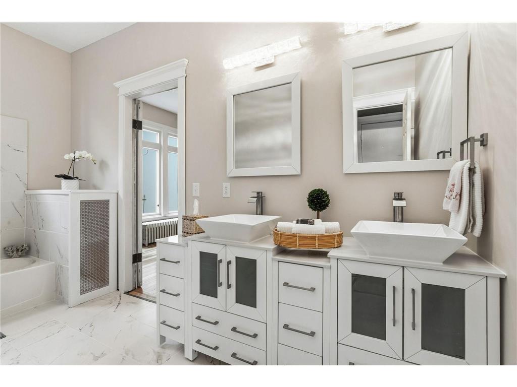 2416 Harriet Avenue Minneapolis MN 55405 7014307 image4