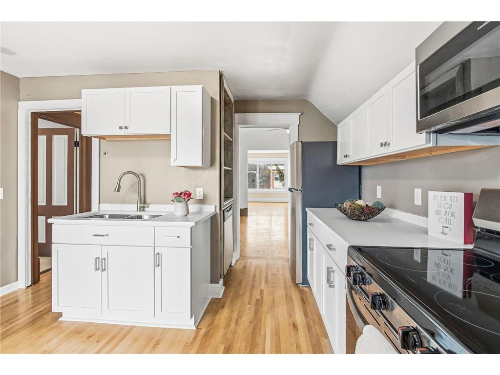 2416 Harriet Avenue Minneapolis MN 55405 7071920 image20