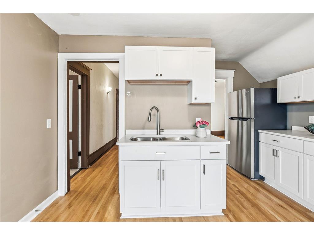 2416 Harriet Avenue Minneapolis MN 55405 7071920 image22