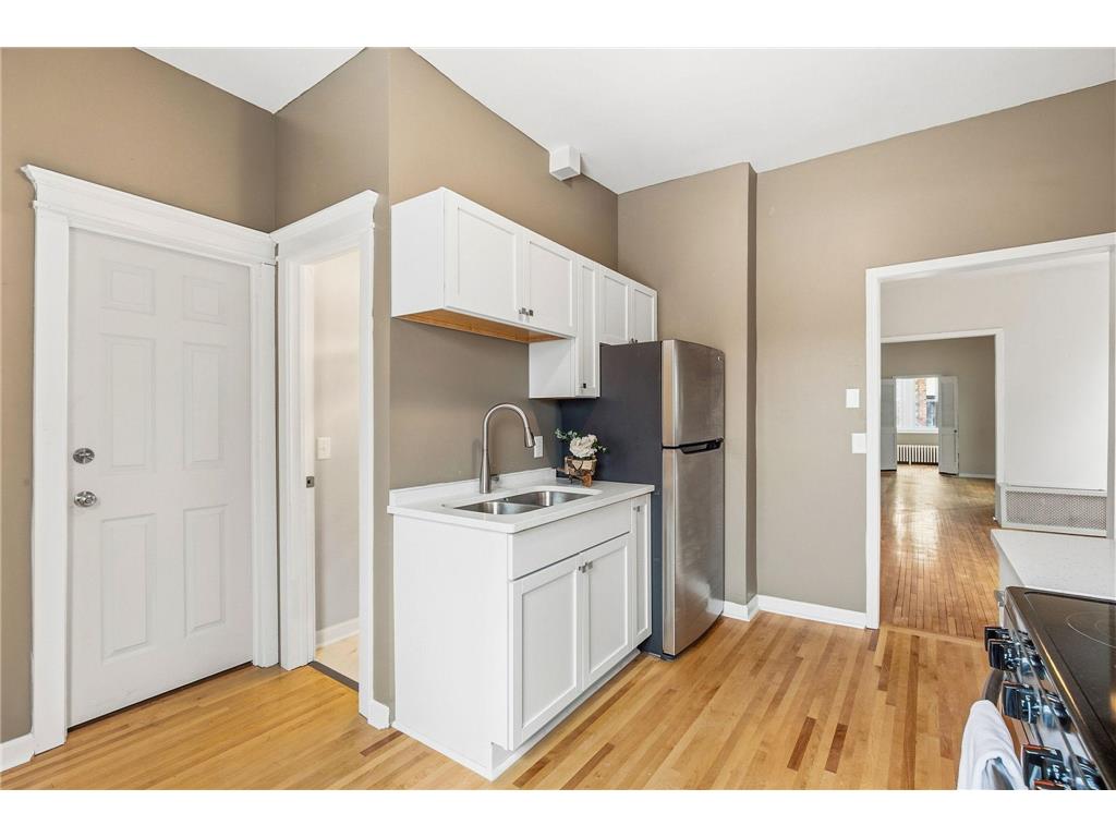 2416 Harriet Avenue Minneapolis MN 55405 7071920 image9