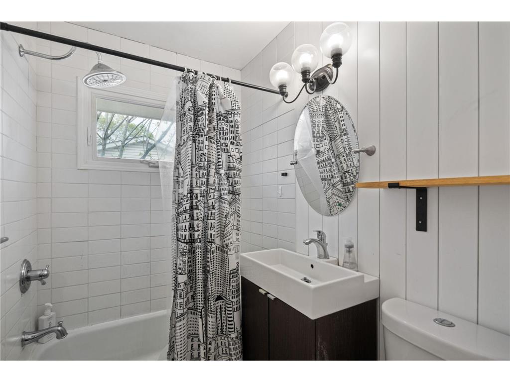2416 Quincy Street NE Minneapolis MN 55418 7058751 image31
