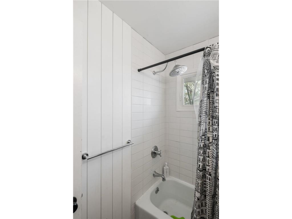 2416 Quincy Street NE Minneapolis MN 55418 7058751 image32