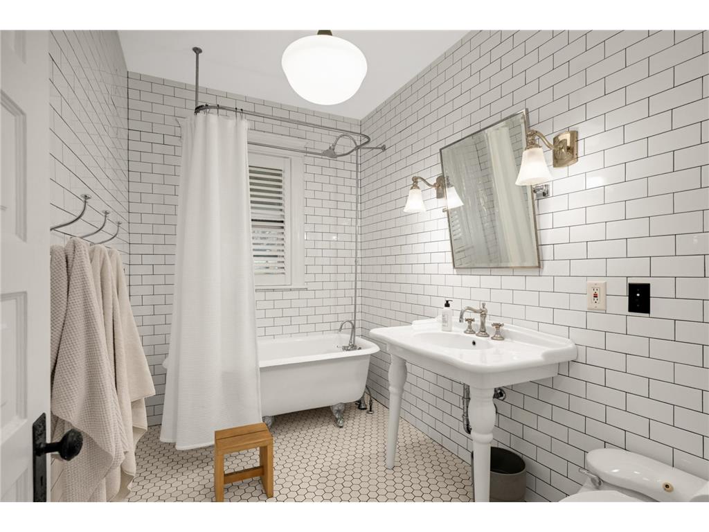 2417 Colfax Avenue S Minneapolis MN 55405 7099419 image25