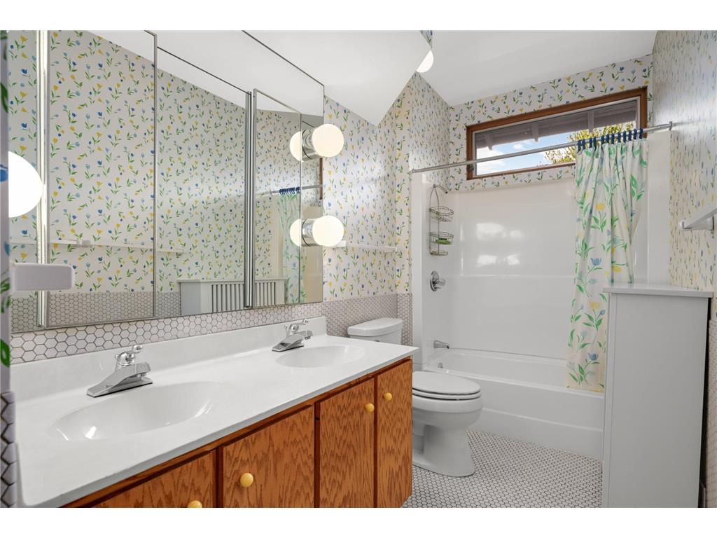 2418 W 22nd Street Minneapolis MN 55405 7070601 image28
